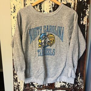 North Carolina women’s fit Tar Heels Gray Sweatshirt. Size XL. Vintage.